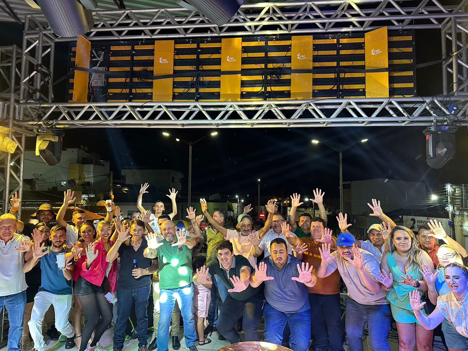 Multidão marca presença em São José da Lagoa Tapada para celebrar vitória de Neto de Coraci e Irmão Gilberto neto3 - Multidão marca presença em São José da Lagoa Tapada para celebrar vitória de Neto de Coraci e Irmão Gilberto