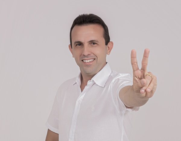 Em São Domingos: Vereador reeleito, Valderan Queiroga, comemora contas eleitorais aprovadas 0v 600x470 - Em São Domingos: Vereador reeleito, Valderan Queiroga, comemora contas eleitorais aprovadas