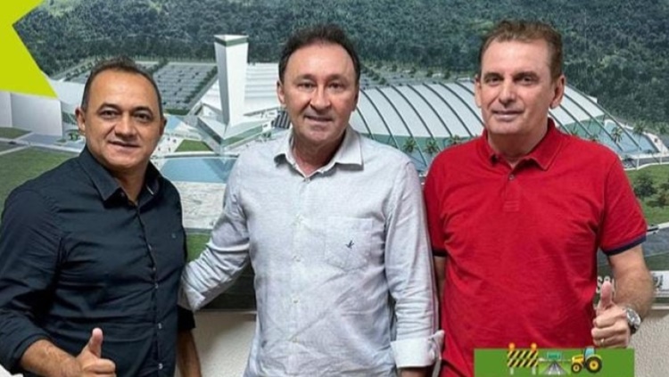Ao lado do prefeito de Salgadinho, Chico Mendes destaca convênio para obra da PB-228 até o Distrito de São José da Batalha 1 1 - Ao lado do prefeito de Salgadinho, Chico Mendes destaca convênio para obra da PB-228 até o Distrito de São José da Batalha