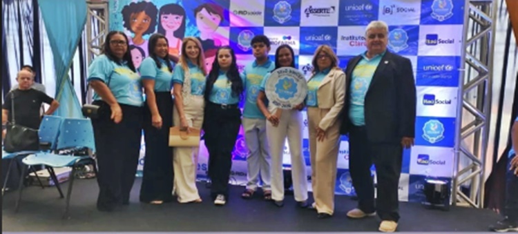 Vieirópolis: Prefeito Célio da Usina recebe certificado e troféu do Selo Unicef 1v - Vieirópolis: Prefeito Célio da Usina recebe certificado e troféu do Selo Unicef