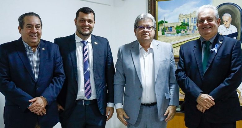 João Azevêdo recebe deputado Bosco Carneiro e prefeito de Alagoa Grande para confirmar apoio a projeto politico e administrativo GOV 1 780x412 - João Azevêdo recebe deputado Bosco Carneiro e prefeito de Alagoa Grande para confirmar apoio a projeto politico e administrativo