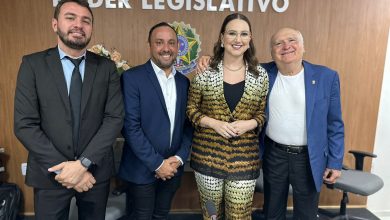 bj2 390x220 - Nominando Diniz é homenageado com título de cidadão pela Câmara Municipal de Bom Jesus