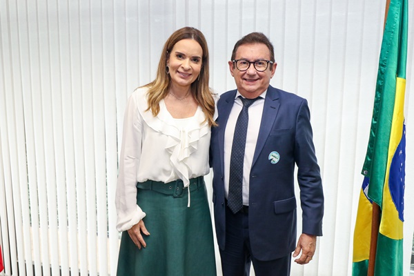 Prefeito eleito de Coremas, Edilson Pereira, visita gabinete da senadora Daniella Ribeiro em busca de recursos edilson - Prefeito eleito de Coremas, Edilson Pereira, visita gabinete da senadora Daniella Ribeiro em busca de recursos