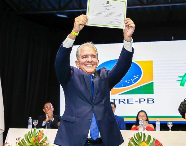Durante diplomação, prefeito Nabor propõe transformar a cidade em polo de desenvolvimento regional NABOR 600x470 - Durante diplomação, prefeito Nabor propõe transformar a cidade em polo de desenvolvimento regional