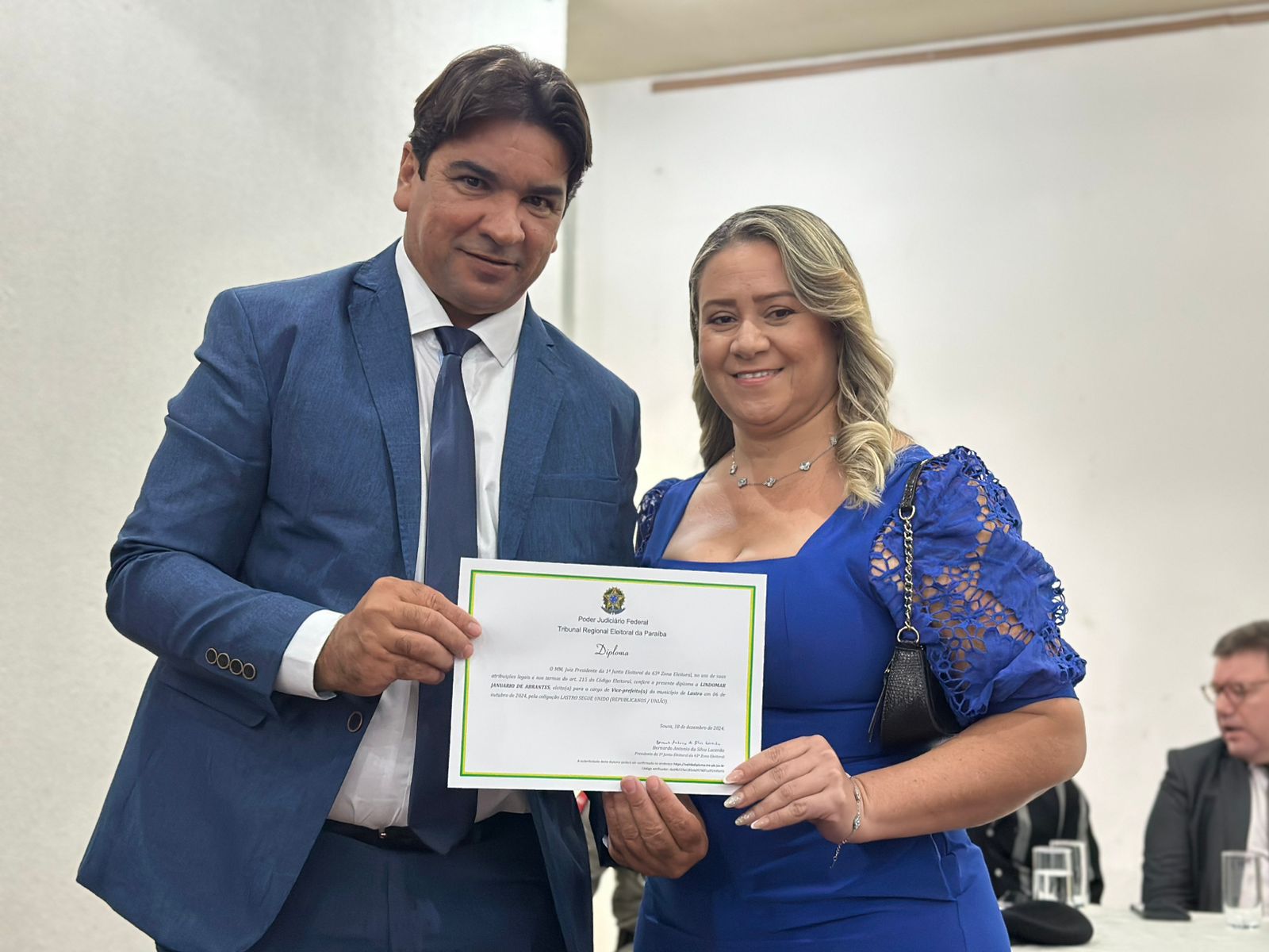 PRESENTE: Justiça Eleitoral diploma prefeito eleito do Lastro, Dr. Ronaldo Gonçalves no dia do seu aniversário Ronaldo4 - PRESENTE: Justiça Eleitoral diploma prefeito eleito do Lastro, Dr. Ronaldo Gonçalves no dia do seu aniversário