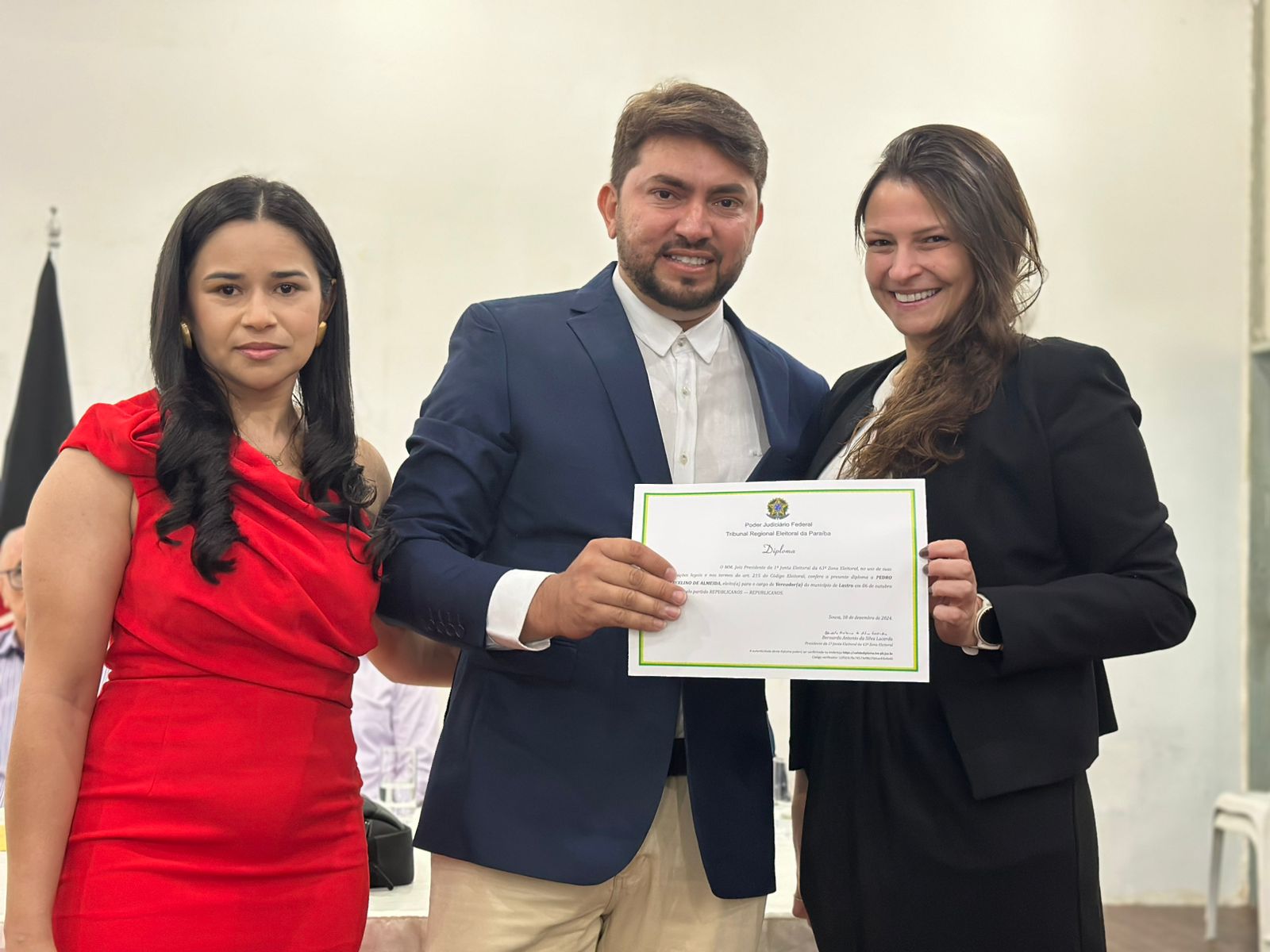 PRESENTE: Justiça Eleitoral diploma prefeito eleito do Lastro, Dr. Ronaldo Gonçalves no dia do seu aniversário Ronaldo6 - PRESENTE: Justiça Eleitoral diploma prefeito eleito do Lastro, Dr. Ronaldo Gonçalves no dia do seu aniversário