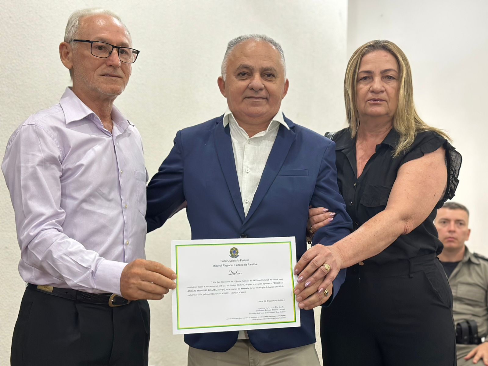 PRESENTE: Justiça Eleitoral diploma prefeito eleito do Lastro, Dr. Ronaldo Gonçalves no dia do seu aniversário Ronaldo9 - PRESENTE: Justiça Eleitoral diploma prefeito eleito do Lastro, Dr. Ronaldo Gonçalves no dia do seu aniversário