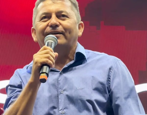 Em Água Nova/RN: Prefeito Ronaldo Souza encerra mandato em grande estilo com a maior FECAN da história Ronaldos 600x470 - Em Água Nova/RN: Prefeito Ronaldo Souza encerra mandato em grande estilo com a maior FECAN da história