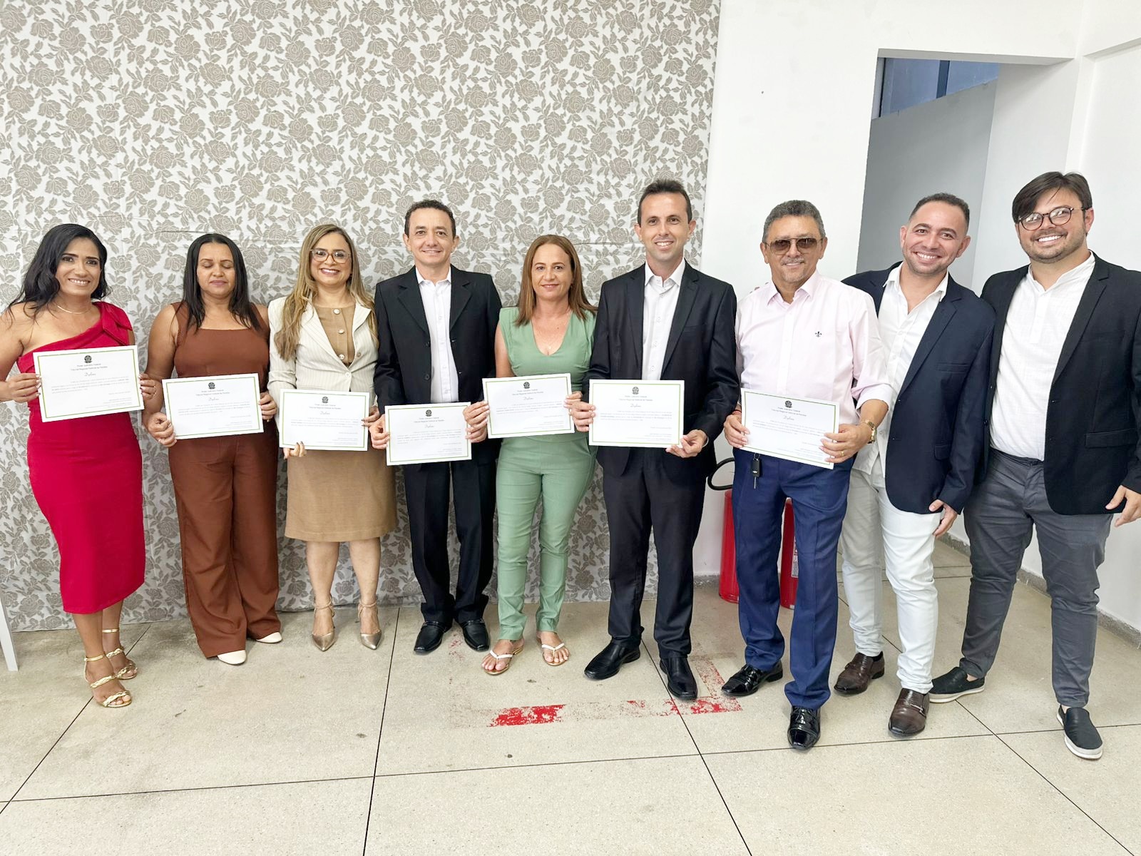 Prefeita reeleita de São Domingos, Adeilza Soares, vice eleito, Leonardo e vereadores são diplomados SD03 - Prefeita reeleita de São Domingos, Adeilza Soares, vice eleito, Leonardo e vereadores são diplomados