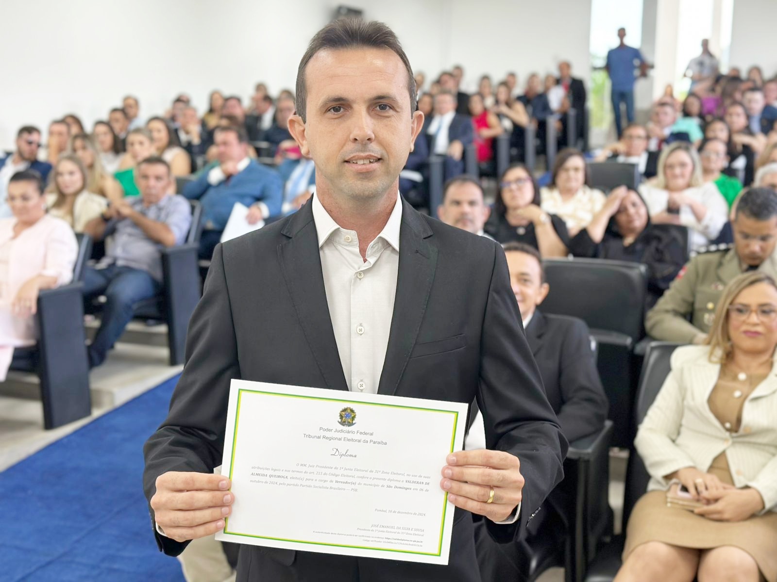 Prefeita reeleita de São Domingos, Adeilza Soares, vice eleito, Leonardo e vereadores são diplomados SD04 - Prefeita reeleita de São Domingos, Adeilza Soares, vice eleito, Leonardo e vereadores são diplomados