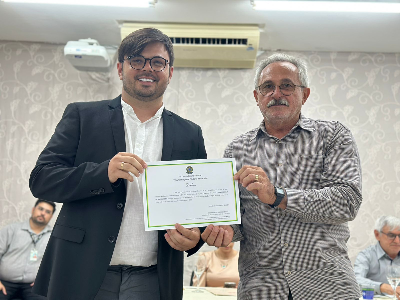 Prefeita reeleita de São Domingos, Adeilza Soares, vice eleito, Leonardo e vereadores são diplomados SD10 - Prefeita reeleita de São Domingos, Adeilza Soares, vice eleito, Leonardo e vereadores são diplomados
