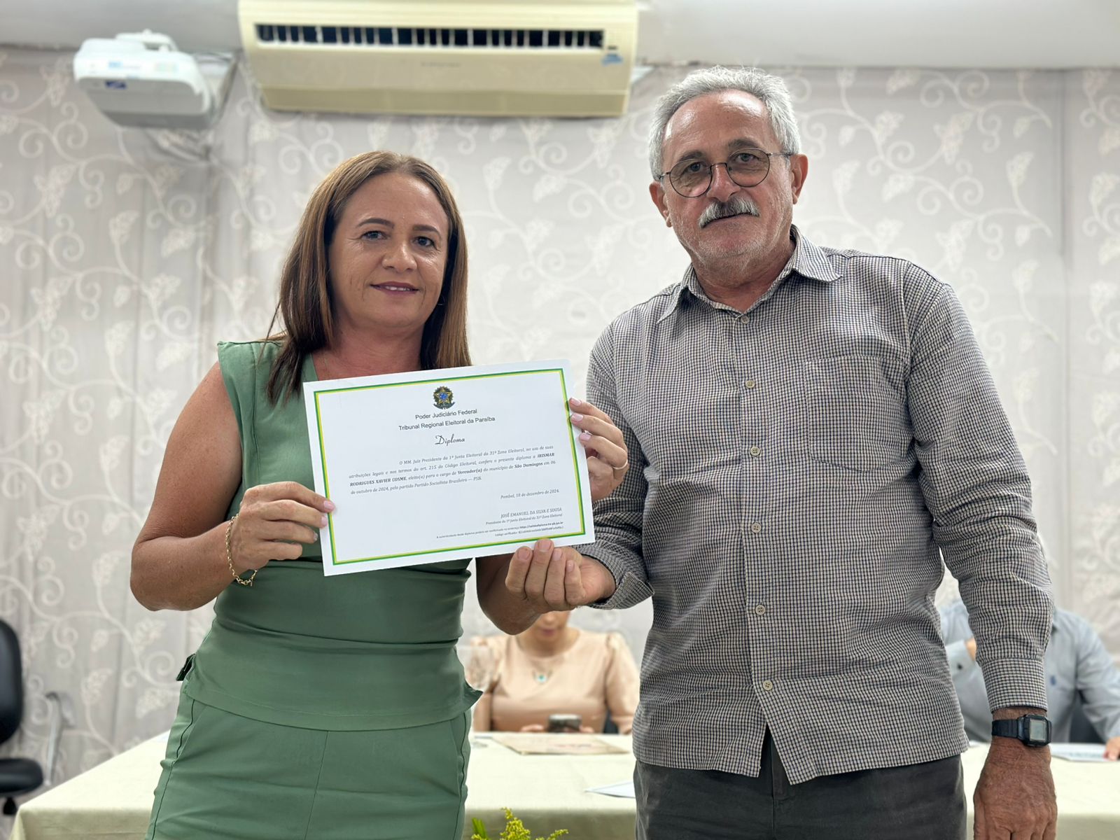Prefeita reeleita de São Domingos, Adeilza Soares, vice eleito, Leonardo e vereadores são diplomados SD11 - Prefeita reeleita de São Domingos, Adeilza Soares, vice eleito, Leonardo e vereadores são diplomados