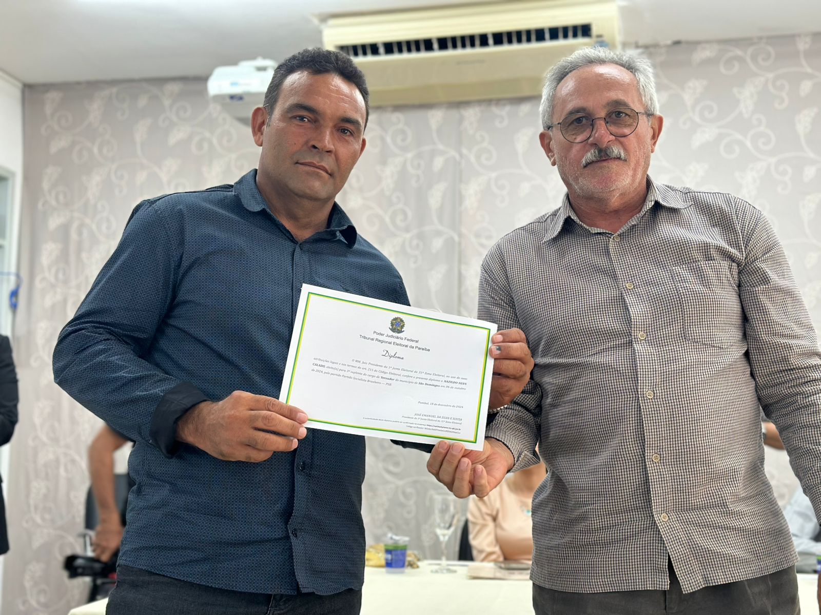 Prefeita reeleita de São Domingos, Adeilza Soares, vice eleito, Leonardo e vereadores são diplomados SD15 - Prefeita reeleita de São Domingos, Adeilza Soares, vice eleito, Leonardo e vereadores são diplomados