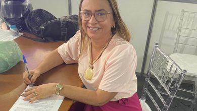 Em São Domingos: Prefeita Adeilza Soares rebate críticas e dispara: “Tem que divulgar tudo, do pequeno ao grande, porque o trabalho não para!” adeilza1 390x220 - Em São Domingos: Prefeita Adeilza Soares rebate críticas e dispara: “Tem que divulgar tudo, do pequeno ao grande, porque o trabalho não para!”