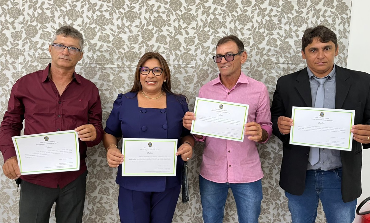 Prefeita reeleita de São Domingos, Adeilza Soares, vice eleito, Leonardo e vereadores são diplomados vereadores - Prefeita reeleita de São Domingos, Adeilza Soares, vice eleito, Leonardo e vereadores são diplomados