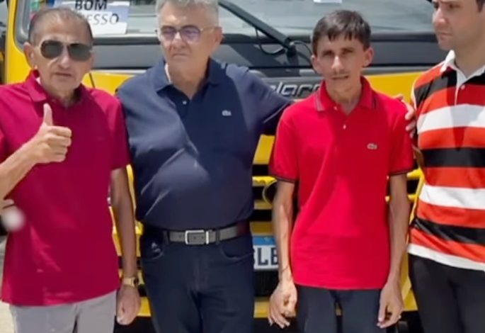 Prefeito Tairis Duarte e ex-prefeito Pedrinho Caetano agradecem ao governador João Azevedo e ao deputado Murilo Galdino pela destinação de novo ônibus escolar para Bom Sucesso BS1 685x470 - Prefeito Tairis Duarte e ex-prefeito Pedrinho Caetano agradecem ao governador João Azevedo e ao deputado Murilo Galdino pela destinação de novo ônibus escolar para Bom Sucesso