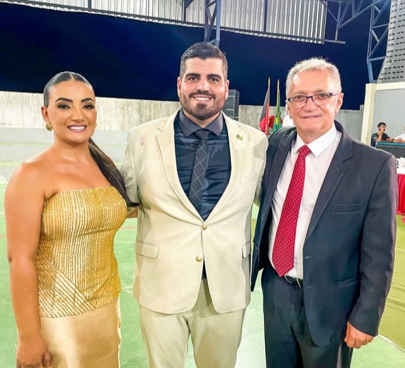 Com quadra lotada, jovem prefeito Leomar Maia e vice-prefeita Jéssica Andrade são empossados em Belém de Brejo do Cruz GALEGO1 - Com quadra lotada, jovem prefeito Leomar Maia e vice-prefeita Jéssica Andrade são empossados em Belém de Brejo do Cruz