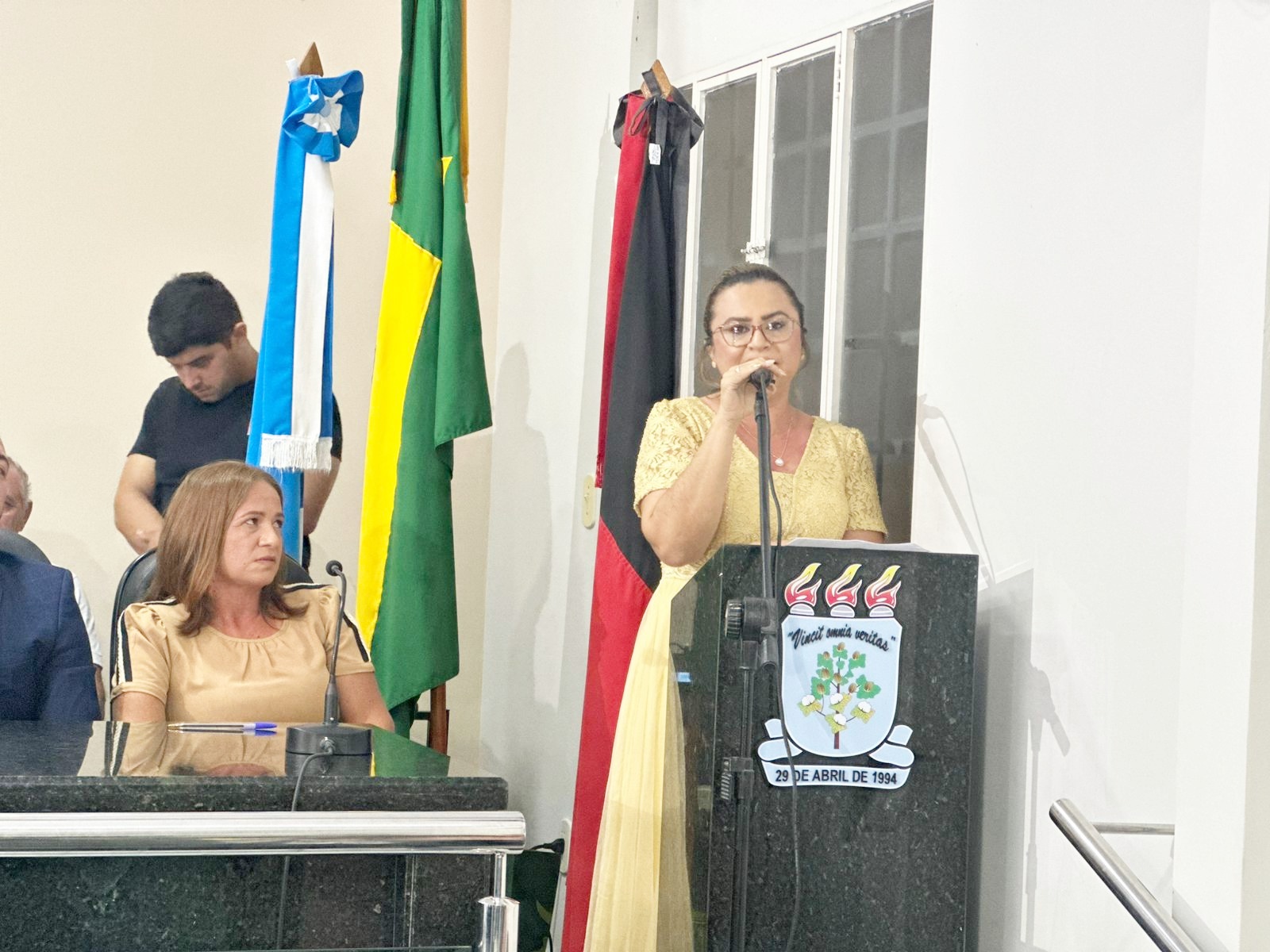 Adeilza Soares toma posse para seu terceiro mandato como prefeita de São Domingos adeilza posse3 - Adeilza Soares toma posse para seu terceiro mandato como prefeita de São Domingos