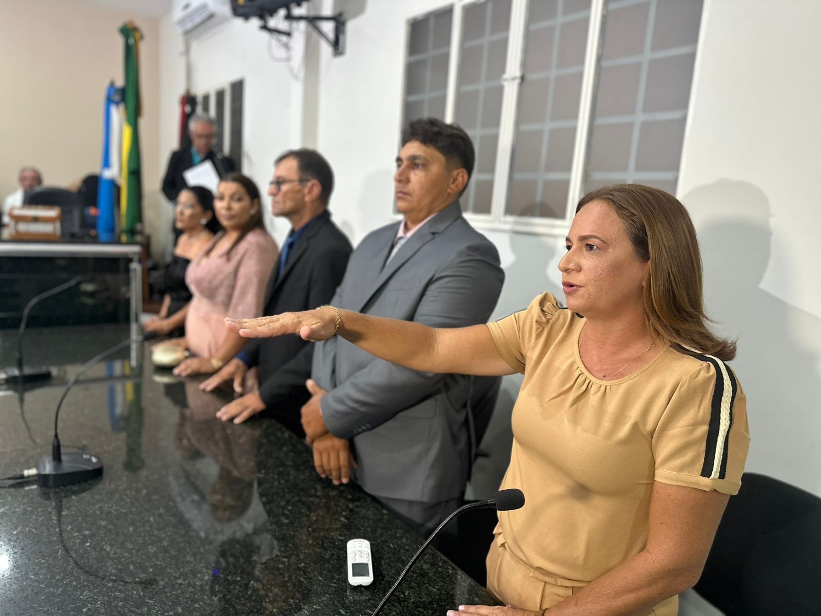 Adeilza Soares toma posse para seu terceiro mandato como prefeita de São Domingos adeilza posse7 - Adeilza Soares toma posse para seu terceiro mandato como prefeita de São Domingos