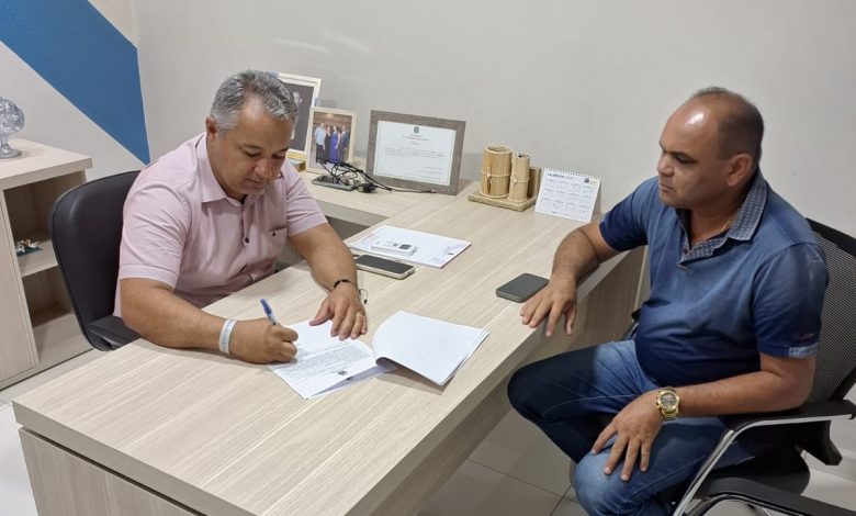 Em São Francisco: Prefeito Geroncio Júnior Assina Ordem de Serviço para Reforma do Ginásio Poliesportivo José Casimiro Lopes geronciojrnova 780x470 - Em São Francisco: Prefeito Geroncio Júnior Assina Ordem de Serviço para Reforma do Ginásio Poliesportivo José Casimiro Lopes