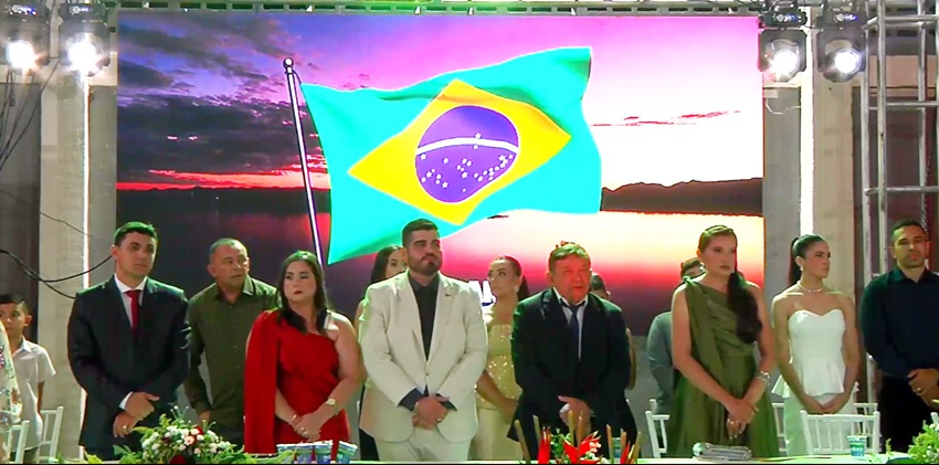 Com quadra lotada, jovem prefeito Leomar Maia e vice-prefeita Jéssica Andrade são empossados em Belém de Brejo do Cruz leomar01 - Com quadra lotada, jovem prefeito Leomar Maia e vice-prefeita Jéssica Andrade são empossados em Belém de Brejo do Cruz