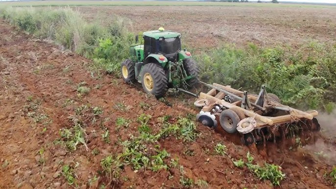 Prefeitura de Poço José de Moura lança cadastro para corte de terras; Prefeita Laís Raquel mostra compromisso com o homem do campo trator - Prefeitura de Poço José de Moura lança cadastro para corte de terras; Prefeita Laís Raquel mostra compromisso com o homem do campo