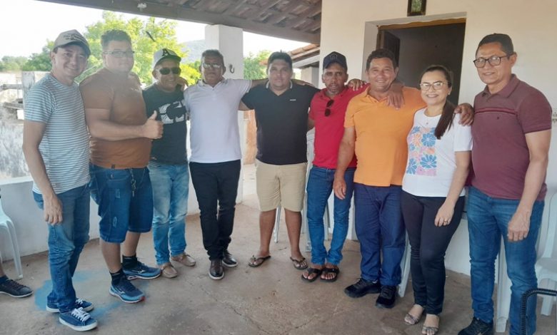 Em São Domingos: Suplente de vereador deixa grupo do ex-prefeito Cigano e anuncia apoio a base da prefeita adeilza e do vice-prefeito leonardo tulio 780x470 - Em São Domingos: Suplente de vereador deixa grupo do ex-prefeito Cigano e anuncia apoio a base da prefeita adeilza e do vice-prefeito leonardo