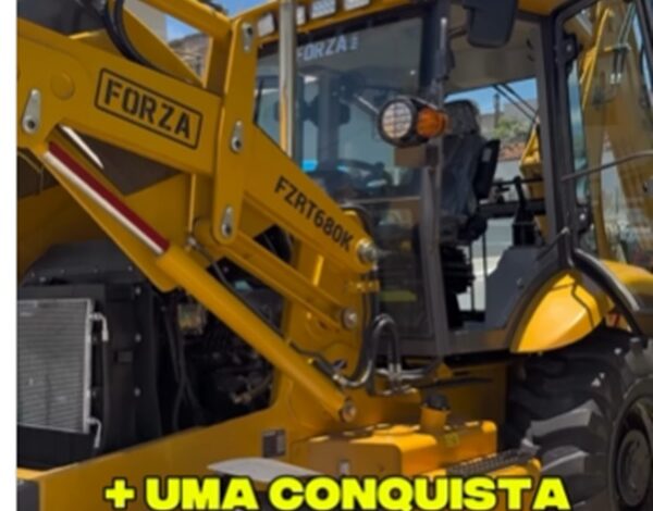 retro 600x470 - Prefeito Marcelo Vale entrega mais uma retroescavadeira para fortalecer a infraestrutura de Nazarezinho