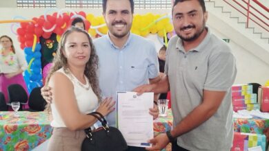 wf 390x220 - Presidente da Câmara de Nazarezinho, Lucas Vieira, apresenta ofício solicitando melhorias na ECI Francisco Augusto Campos durante visita do Secretário Estadual de Educação, Wilson Filho em Sousa