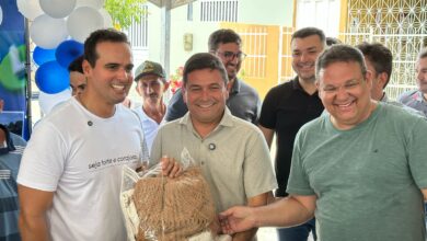 Condado1 390x220 - Governador em exercício Lucas Ribeiro inspeciona obras e pavimentação em Condado ao lado do prefeito Caio Paixão