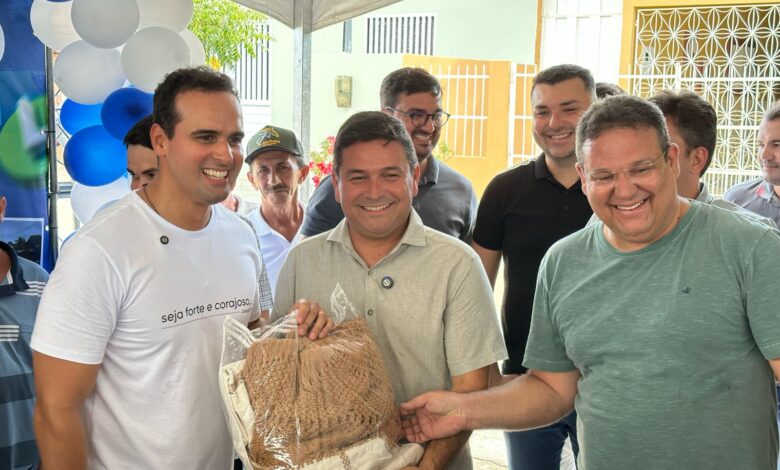 Condado1 780x470 - Governador em exercício Lucas Ribeiro inspeciona obras e pavimentação em Condado ao lado do prefeito Caio Paixão