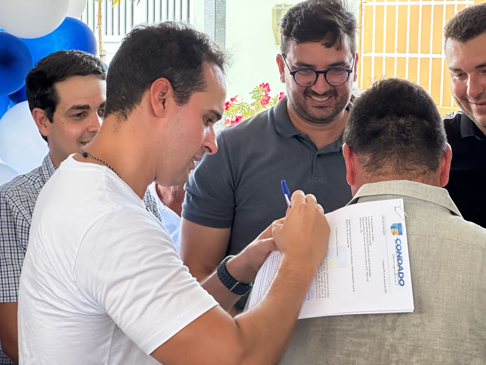 Condado2 - Governador em exercício Lucas Ribeiro inspeciona obras e pavimentação em Condado ao lado do prefeito Caio Paixão