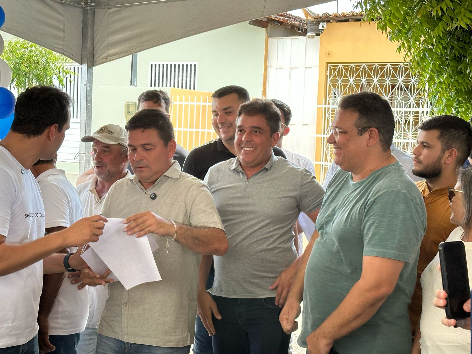 Condado8 - Governador em exercício Lucas Ribeiro inspeciona obras e pavimentação em Condado ao lado do prefeito Caio Paixão