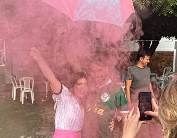 Ex-vereador Lafayette Gadelha presta emocionante homenagem à mãe em chá revelação de sua primeira filha com o nome Aline lafa 600x470 - Ex-vereador Lafayette Gadelha presta emocionante homenagem à mãe em chá revelação de sua primeira filha com o nome Aline