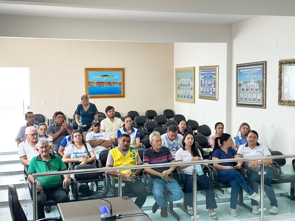 Reunião na Câmara Municipal de São Domingos discute projetos sobre valorização da saúde e novo estatuto dos servidores 1r - Reunião na Câmara Municipal de São Domingos discute projetos sobre valorização da saúde e novo estatuto dos servidores