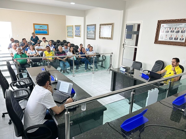 Reunião na Câmara Municipal de São Domingos discute projetos sobre valorização da saúde e novo estatuto dos servidores 2r - Reunião na Câmara Municipal de São Domingos discute projetos sobre valorização da saúde e novo estatuto dos servidores