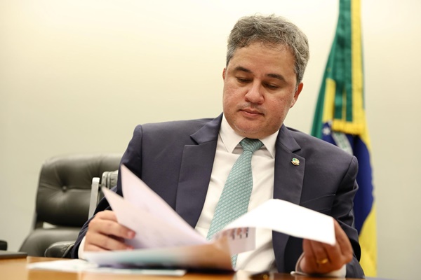 "É Preciso Priorizar o Essencial", Defende Efraim Filho Sobre o Orçamento de 2026 efraim2025 - "É Preciso Priorizar o Essencial", Defende Efraim Filho Sobre o Orçamento de 2026