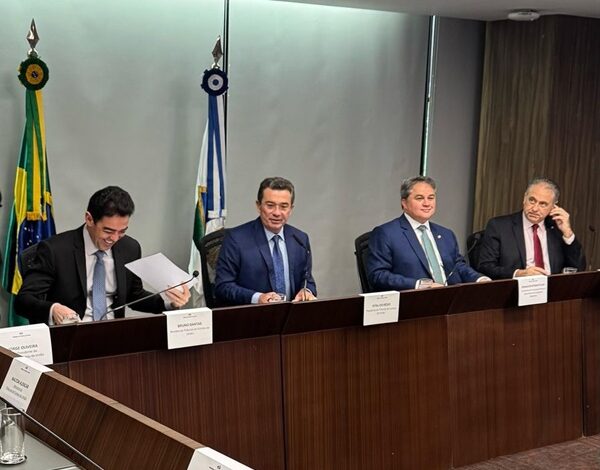 “A falta de transparência é um veneno que corrói a credibilidade das nossas instituições”, diz senador Efraim Filho em evento no TCU efraimnoTCU 600x470 - “A falta de transparência é um veneno que corrói a credibilidade das nossas instituições”, diz senador Efraim Filho em evento no TCU