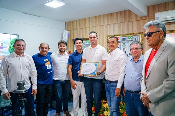 Vice-governador Lucas Ribeiro inspeciona obras e recebe Título de Cidadão em Riacho dos Cavalos riacho lucas - Vice-governador Lucas Ribeiro inspeciona obras e recebe Título de Cidadão em Riacho dos Cavalos