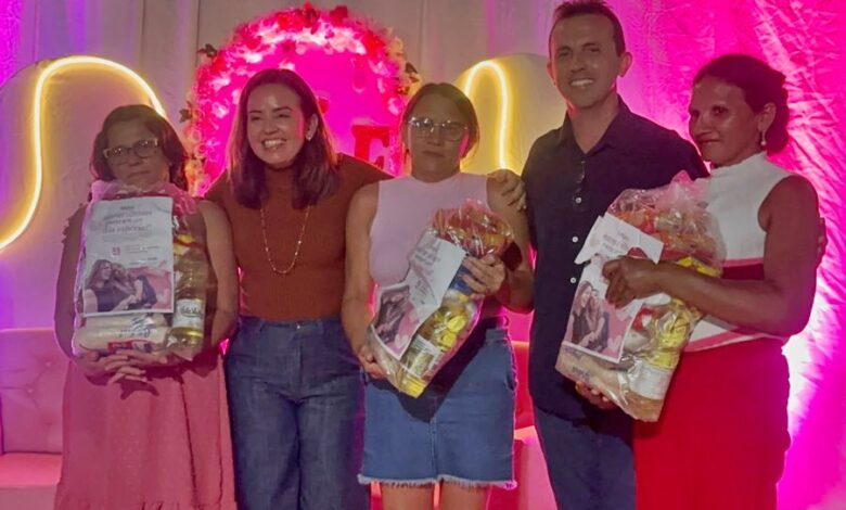 Vereador Valderan Queiroga realiza grande ação social para mães da comunidade Bom Sossego, em São Domingos 1v 780x470 - Vereador Valderan Queiroga realiza grande ação social para mães da comunidade Bom Sossego, em São Domingos