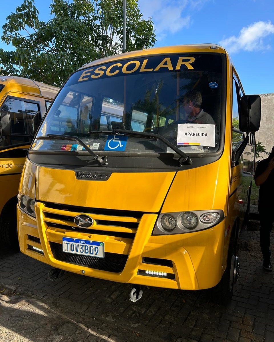 Com apoio do deputado Chico Mendes, prefeito de Aparecida, João Neto recebe novo ônibus escolar 497345671 18504189430015620 2663202914147615779 n - Com apoio do deputado Chico Mendes, prefeito de Aparecida, João Neto recebe novo ônibus escolar