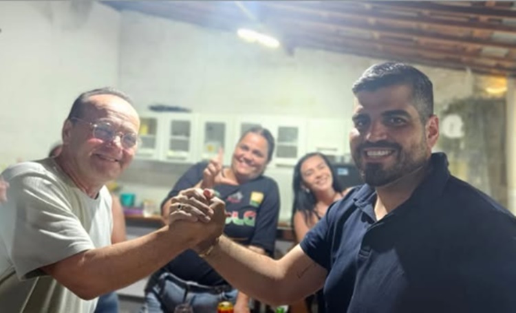 Em movimento surpreendente, vereador Hilário Filho abandona base do ex-prefeito Dr. Germano e declara apoio ao grupo do prefeito Leomar Maia ADESAI - Em movimento surpreendente, vereador Hilário Filho abandona base do ex-prefeito Dr. Germano e declara apoio ao grupo do prefeito Leomar Maia