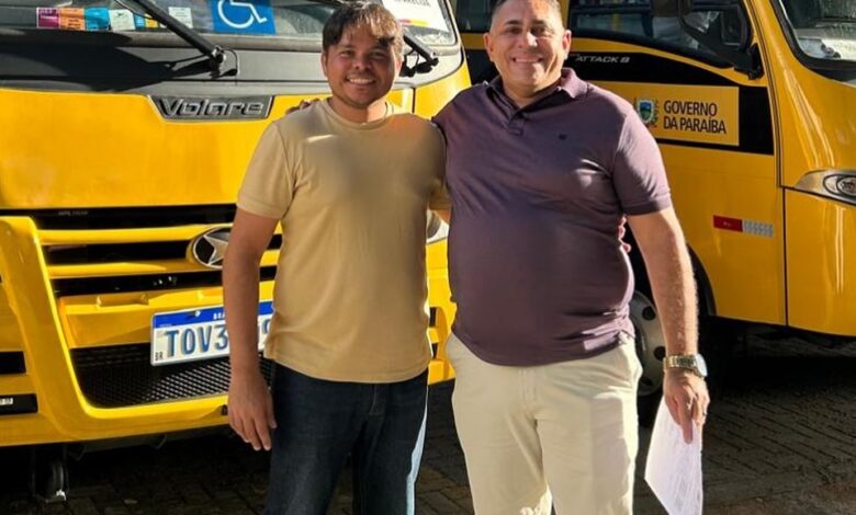 Com apoio do deputado Chico Mendes, prefeito de Aparecida, João Neto recebe novo ônibus escolar aparecida1 780x470 - Com apoio do deputado Chico Mendes, prefeito de Aparecida, João Neto recebe novo ônibus escolar