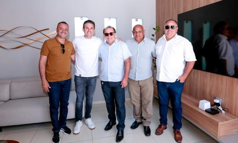 Prefeito Ceninha Lucena se reúne com deputado Hugo Motta para tratar demandas de Bonito de Santa Fé ceninhapatos1 780x470 - Prefeito Ceninha Lucena se reúne com deputado Hugo Motta para tratar demandas de Bonito de Santa Fé