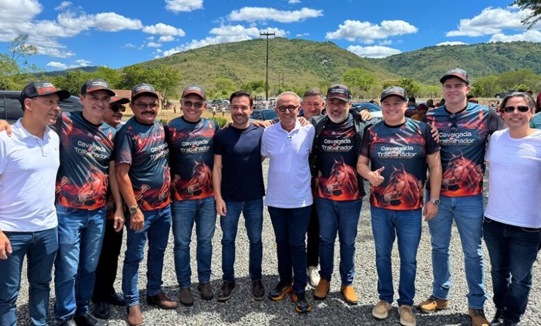 De cavalo e de foguete: Prefeito de Mogeiro recebe Efraim Filho e Cícero Lucena durante evento efraimecicero 780x470 - De cavalo e de foguete: Prefeito de Mogeiro recebe Efraim Filho e Cícero Lucena durante evento