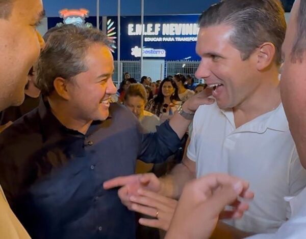 Efraim Filho e Hugo Motta, juntos no Sertão, inauguram escola em Desterro efraimehugo 600x470 - Efraim Filho e Hugo Motta, juntos no Sertão, inauguram escola em Desterro