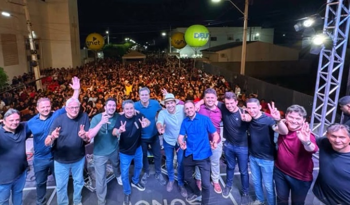Após susto em acidente, Senador Efraim Filho celebra a vida e os 31 anos da Rádio Vale FM em Santa Luzia efraimsl - Após susto em acidente, Senador Efraim Filho celebra a vida e os 31 anos da Rádio Vale FM em Santa Luzia