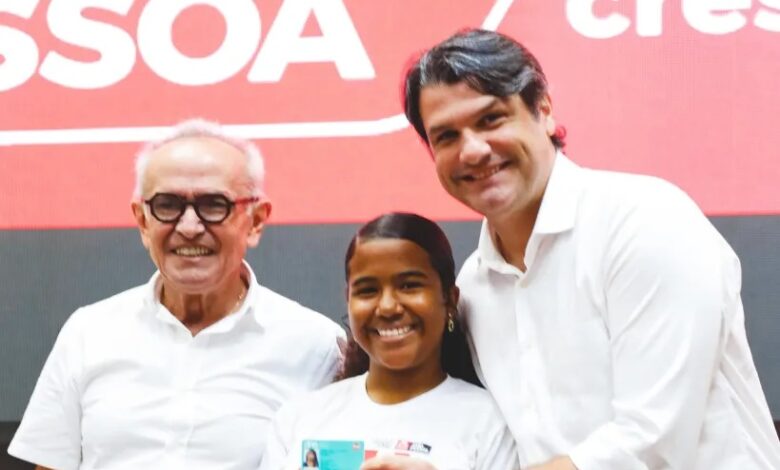 Em João Pessoa: Prefeito lança nova edição do ‘Procon-JP vai às aulas’, apresenta ‘Carteira Solidária’ e reforça compromisso com a educação jpestudantes 780x470 - Em João Pessoa: Prefeito lança nova edição do ‘Procon-JP vai às aulas’, apresenta ‘Carteira Solidária’ e reforça compromisso com a educação