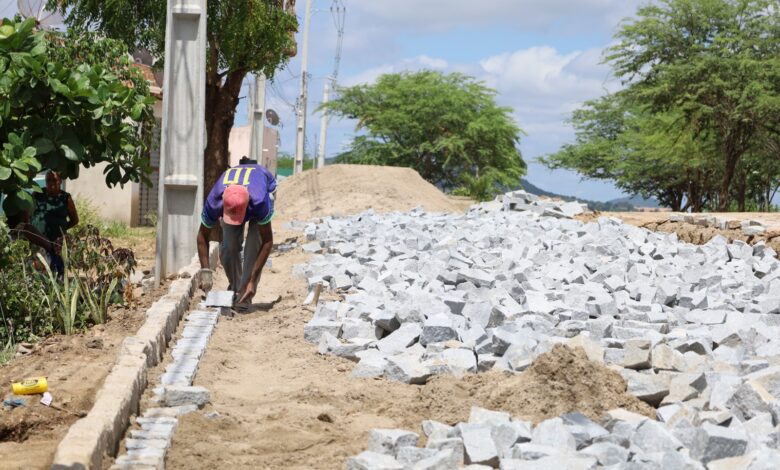 Prefeitura de Belo Jardim assina nova ordem de serviço e anuncia calçamento de ruas em diversos bairros pavibj 780x470 - Prefeitura de Belo Jardim assina nova ordem de serviço e anuncia calçamento de ruas em diversos bairros