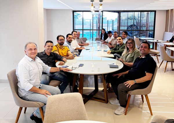 Dr. Athaíde participa de reunião estratégica com grupo de pré-candidatos independentes em Campina Grande 1a - Dr. Athaíde participa de reunião estratégica com grupo de pré-candidatos independentes em Campina Grande